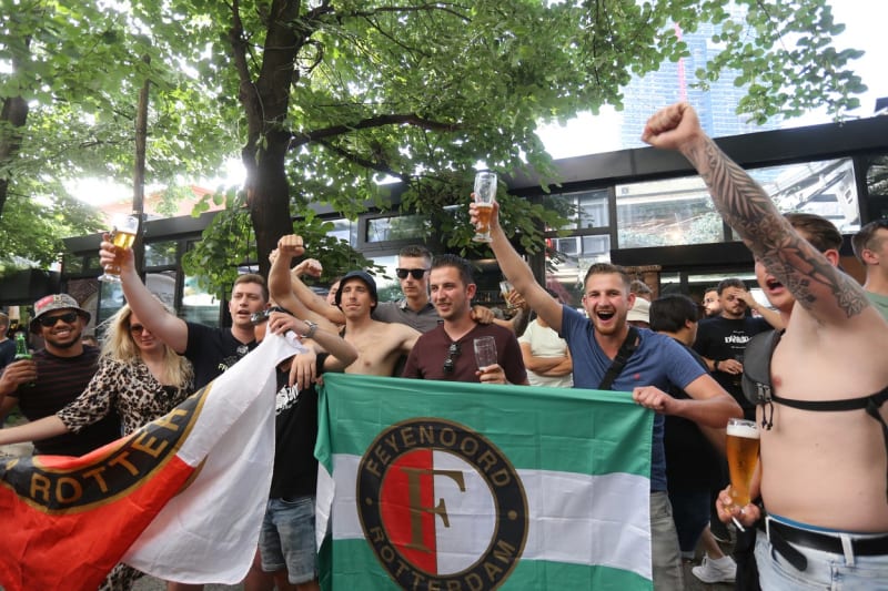 Fanoušci Feyenoordu Rotterdam v Tiraně před finále Evropské konferenční ligy