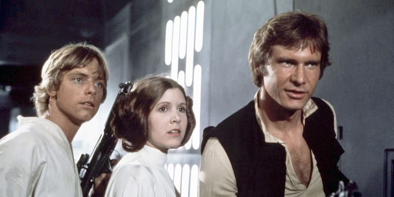 Klíčové postavy původních Star Wars. Zleva Luke Skywalker, princezna Leia a Han Solo.