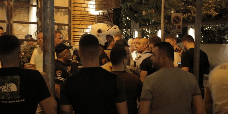Rušná noc před fotbalovým finále v Tiraně: Desítky zatčených fanoušků i zranění policisté