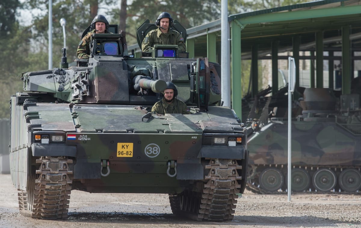 Třetím želízkem v ohni na poli bojových vozidel pěchoty je švédské CV90.