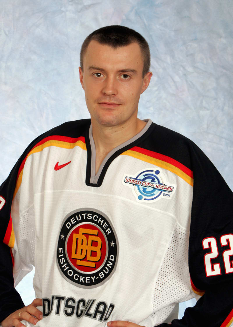 Martin Reichel, bývalý německý hokejista, rodák z Mostu v bývalém Československu, na oficiálním snímku pořízeném během mistrovství světa 2004 v Praze.