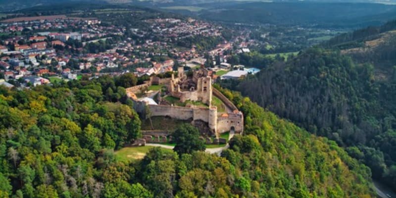 V současné době je hrad v majetku rodiny Mensdorff - Pouilly. Z původně mohutné stavby se dochovalo torzo hradního paláce nabízející impozantní výhled do zdejší malebné krajiny. 