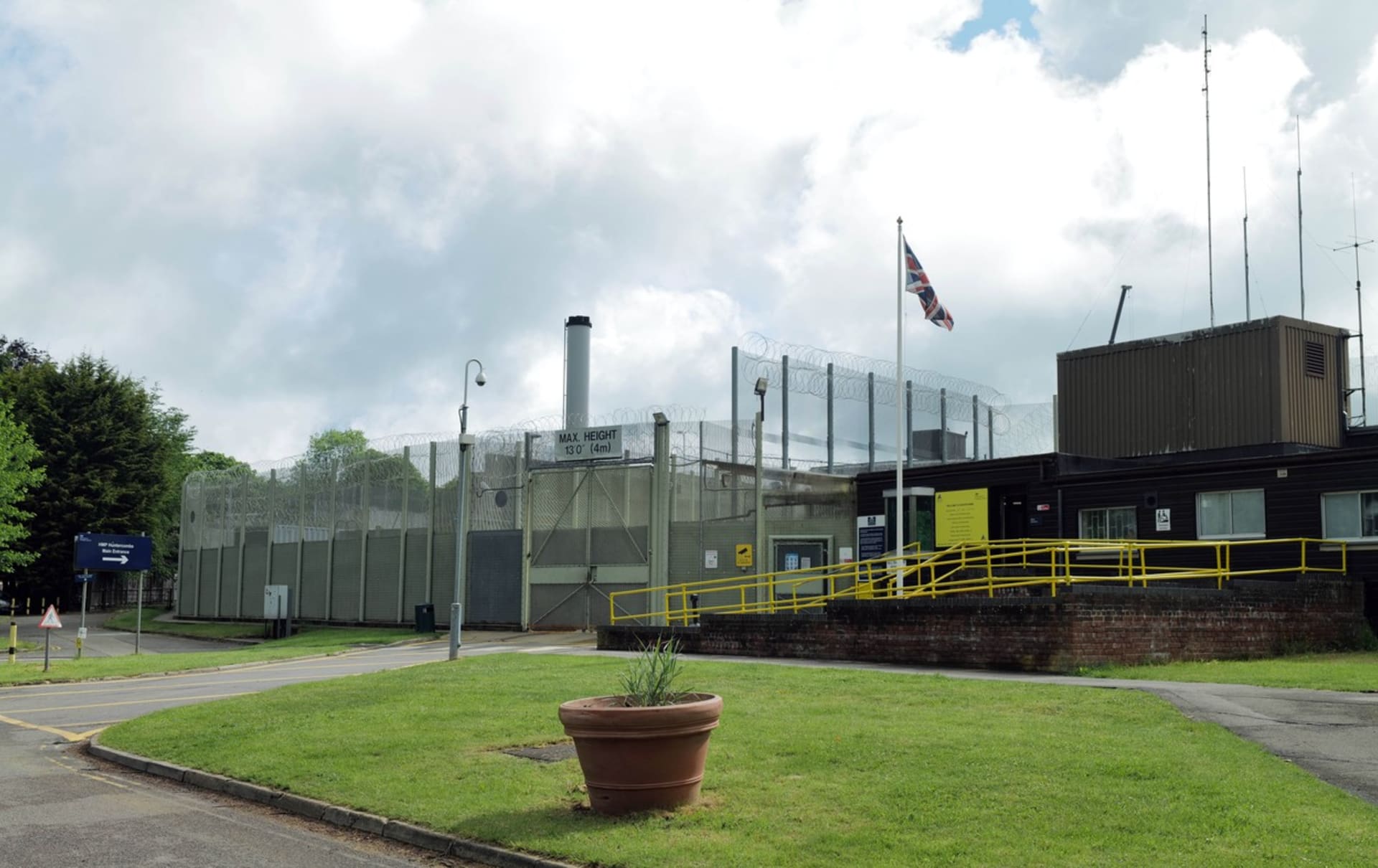 Pohled na věznici Huntercombe v Nuffieldu, který leží 70 kilometrů od Londýna, kde si nově odpykává bývalý německý tenista Boris Becker trest 2,5 roku za machinace během insolvenčního řízení. 