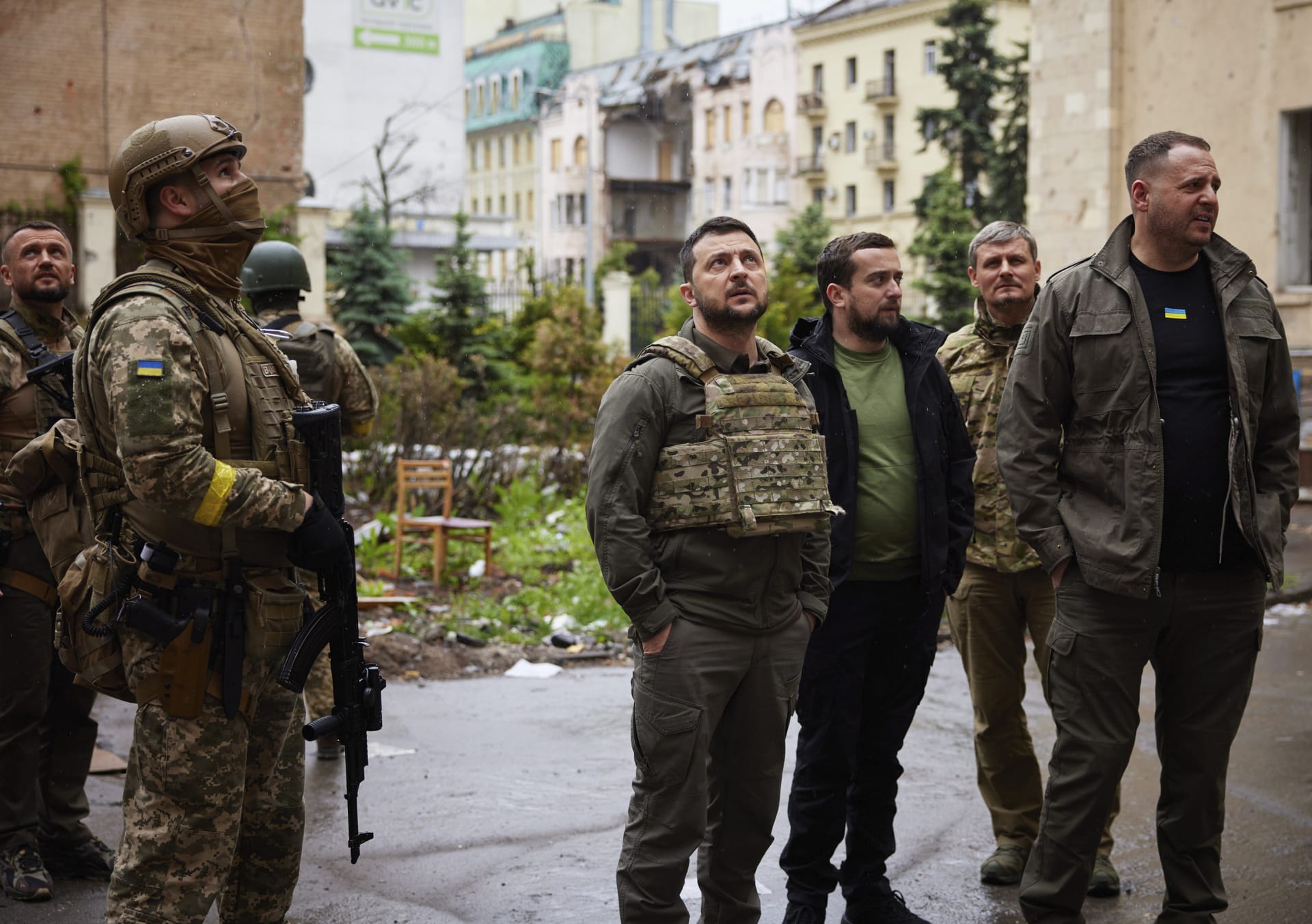 Volodymyr Zelenskyj s ukrajinskými vojáky