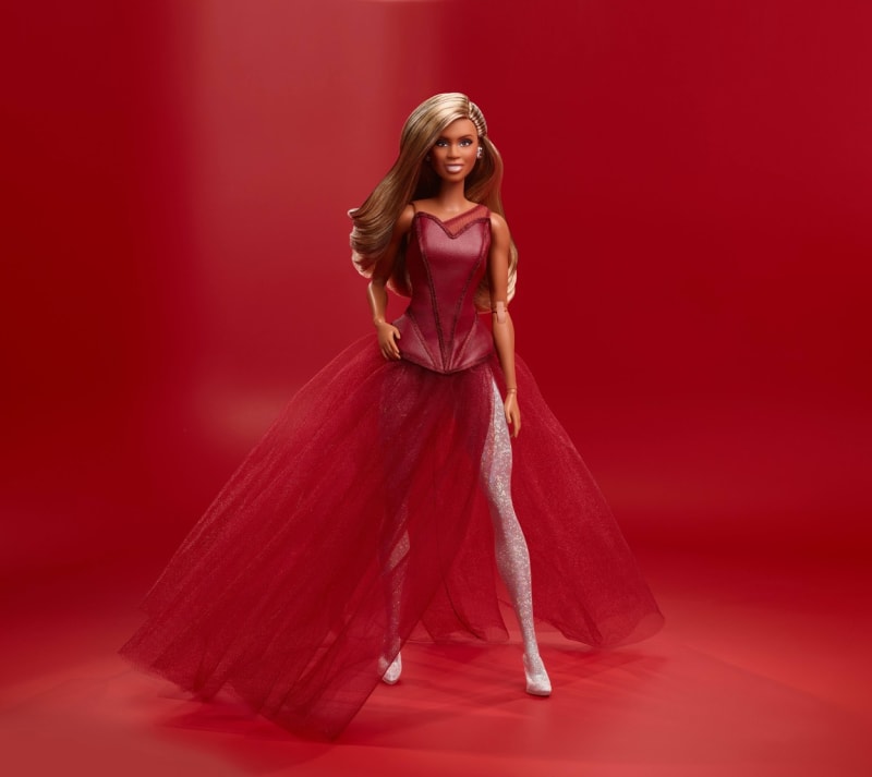 Výrobce hraček Mattel uvedl na trh první transgender panenku Barbie. 