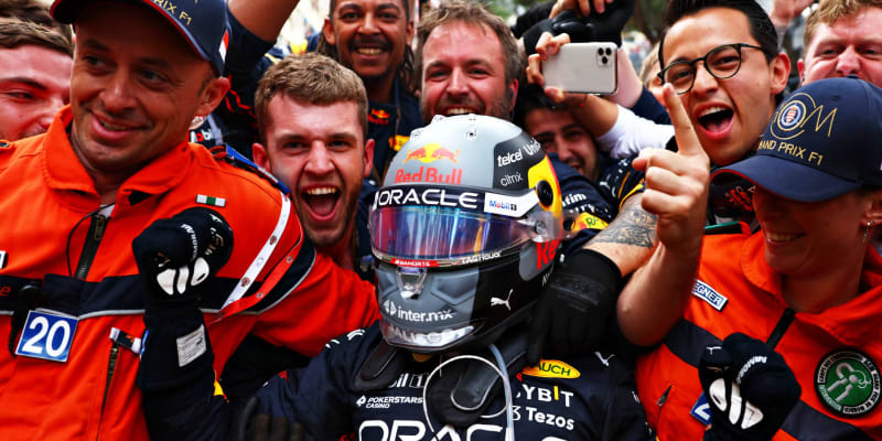 Grand Prix Monaka formule 1 vyhrál Sergio Pérez z Red Bullu.