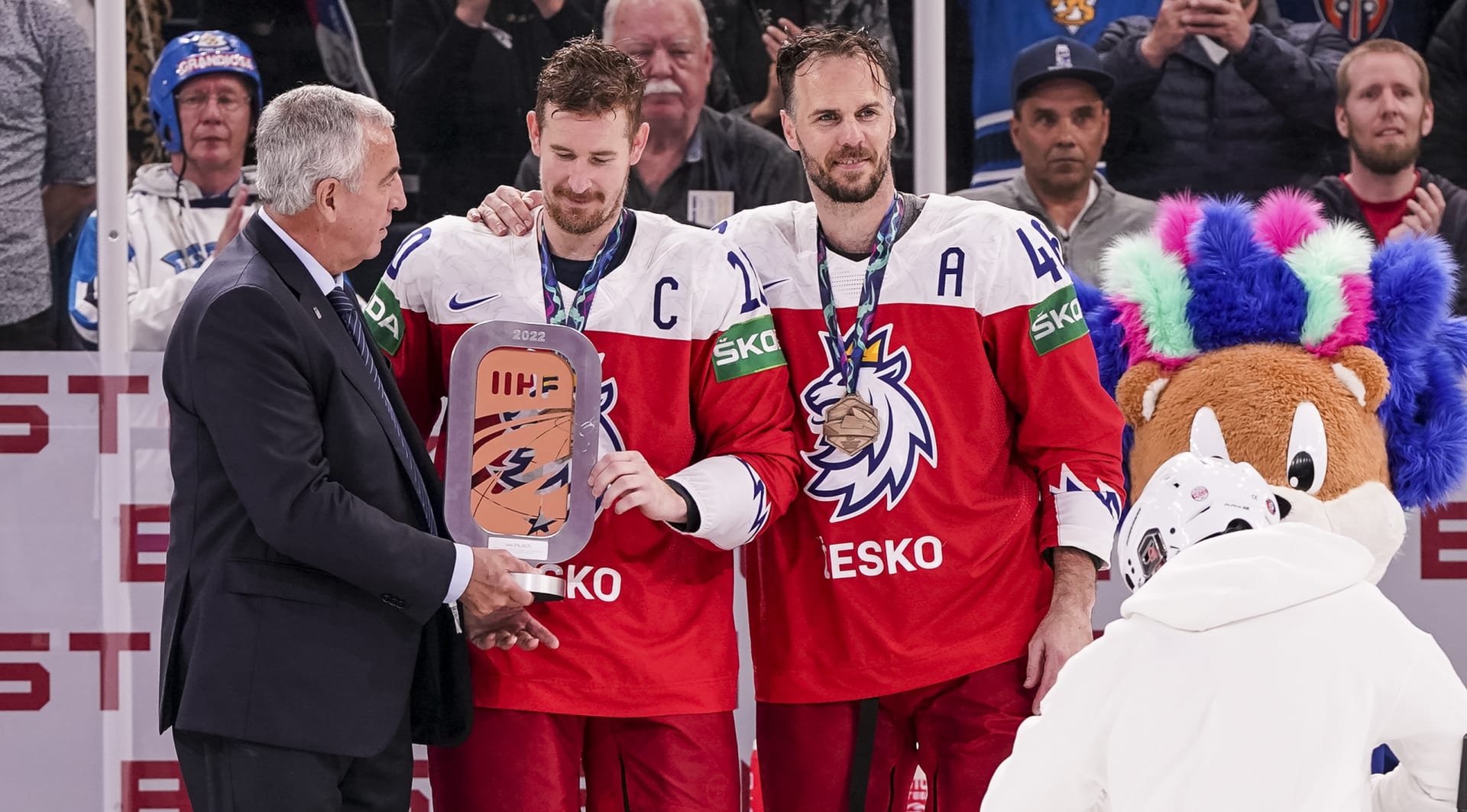 Roman Červenka a David Krejčí měli velký podíl na zisku bronzové medaile. A pomohli tak z Petra Fialy udělat v porovnání s Andrejem Babišem hokejově úspěšnějšího premiéra.