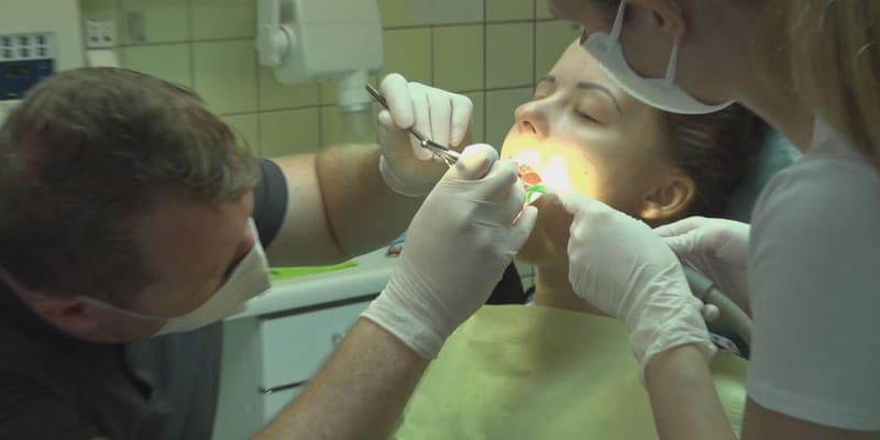 Problém s nedostatkem zubařů se již netýká pouze obcí.