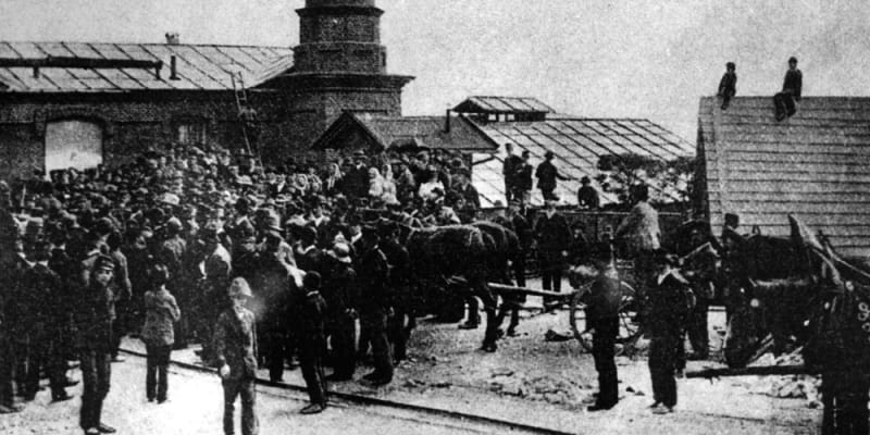 2_r. 1892-Odvážení mrtvých havířů z areálu dolu Císaře Františka Josefa I. dne 2. 6. 1892