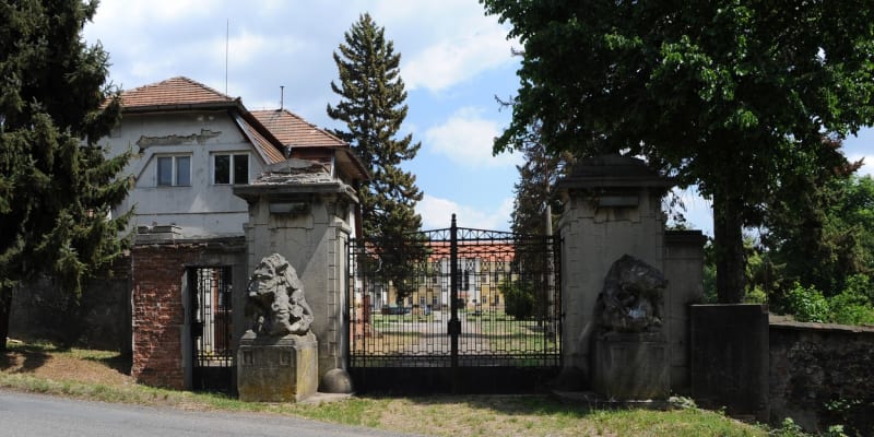 Dolní zámek v Panenských Břežanech, který obýval Heydrich s rodinou.