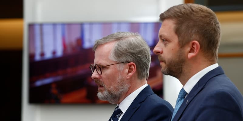 Petr Fiala a VaZleva: premiér Petr Fiala (ODS) a ministr vnitra Vít Rakušan (STAN)ít Rakušan
