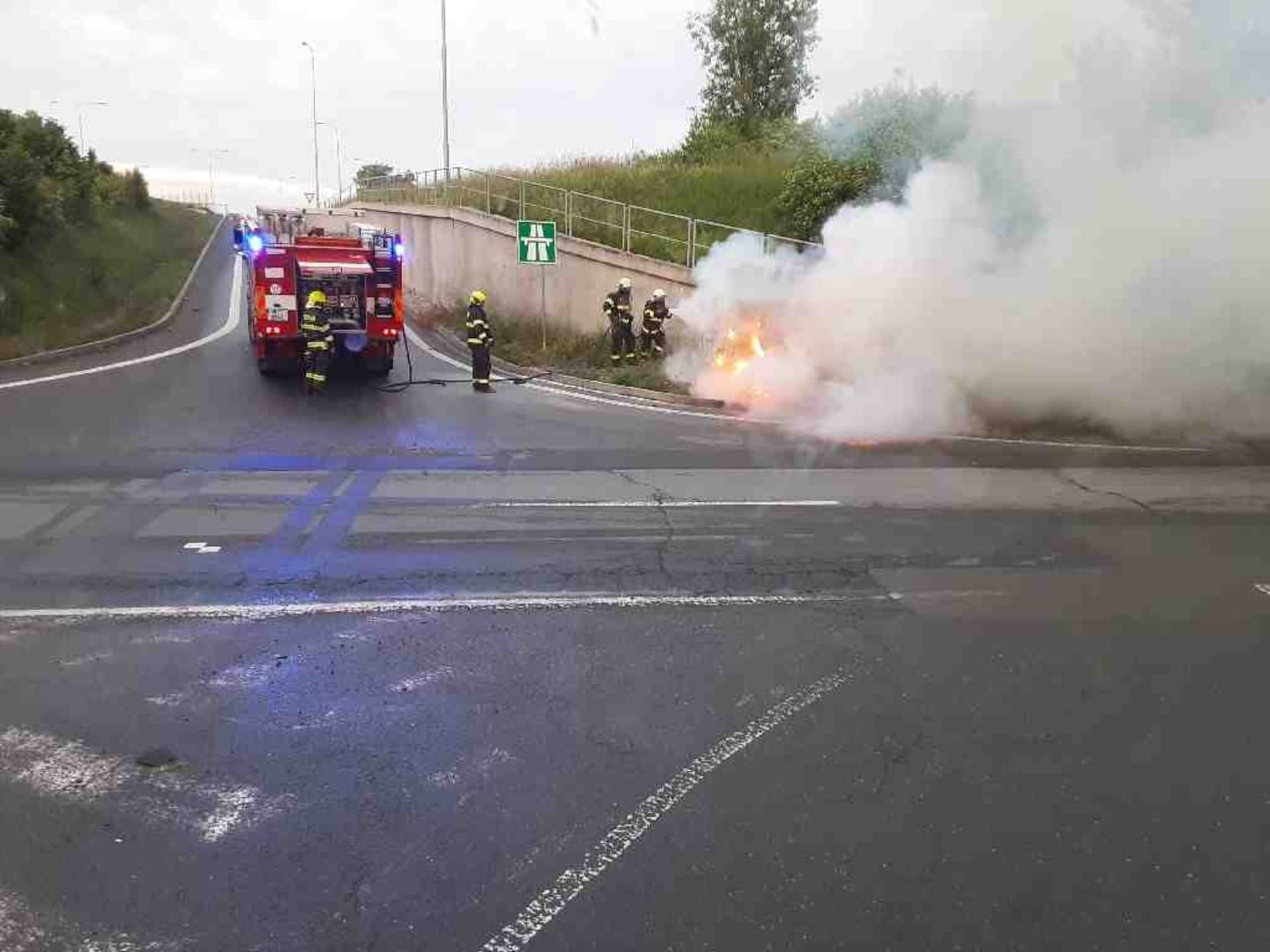 Tragická nehoda se stala na silnici mezi Hněvotínem a Nedvězím na Olomoucku.