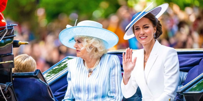 Na oslavách nemohly chybět ani vévodkyně Camilla a Kate.