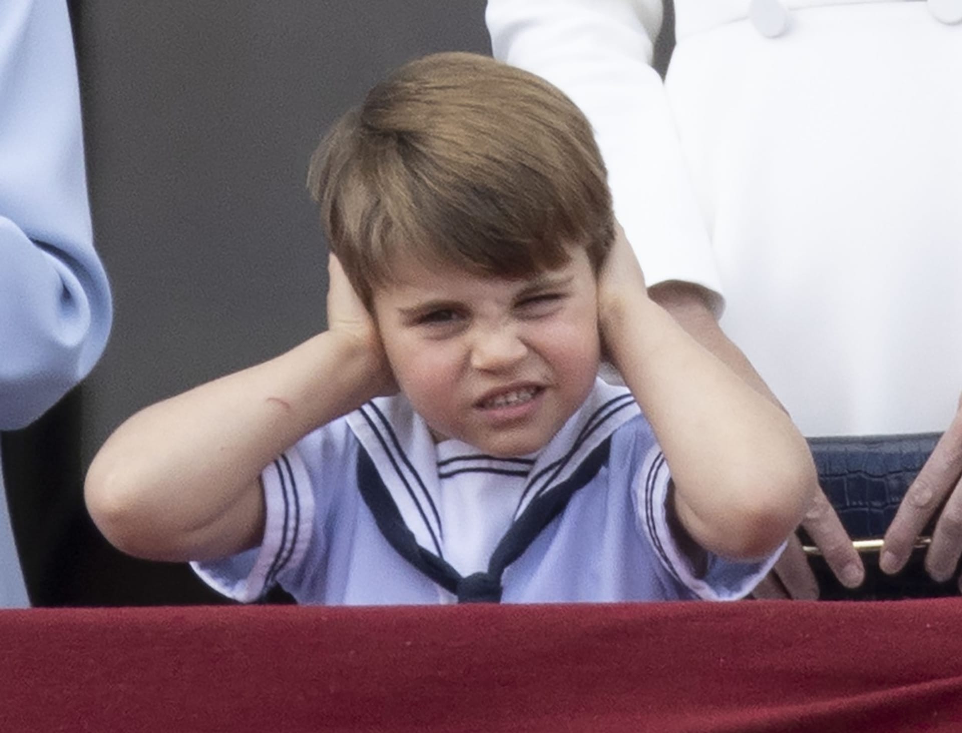 Princ Louis je malý a jeho grimasy baví svět.