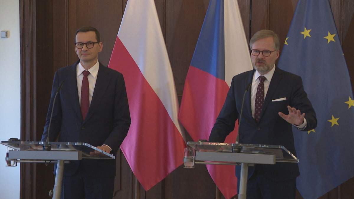Český premiér Petr Fiala (vlevo) a jeho polský protějšek Mateusz Morawiecki