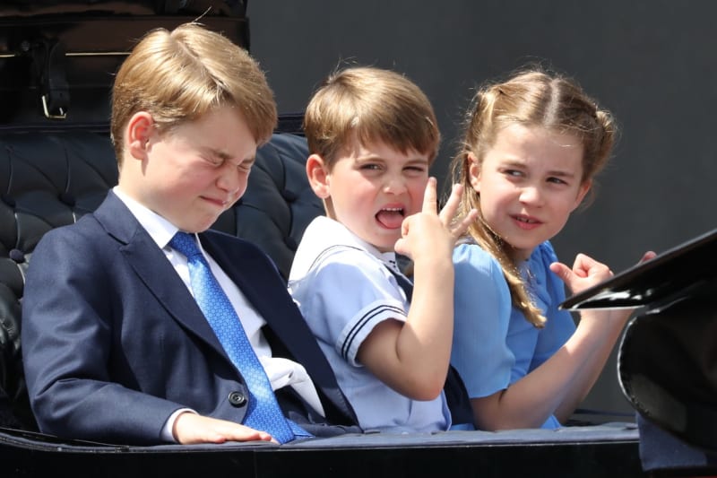 Všechny děti prince Williama a vévodkyně Kate byly sladěné do modra.