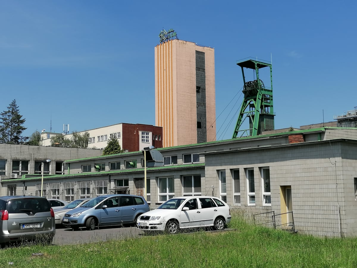 Důl ČSM na Karvinsku je posledním černouhelným dolem v ČR. Státní firma OKD prodloužila těžbu v dole do poloviny roku 2023.
