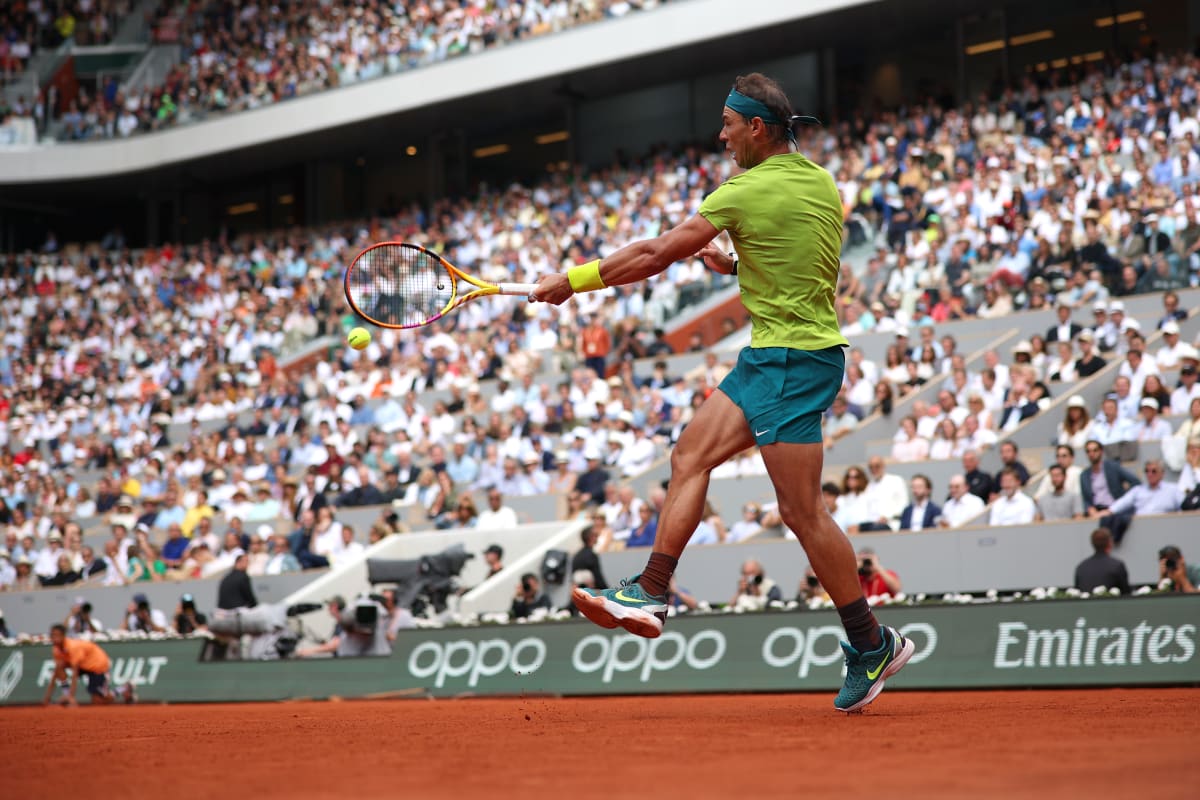 Forhend Rafaela Nadala během finále Roland Garros