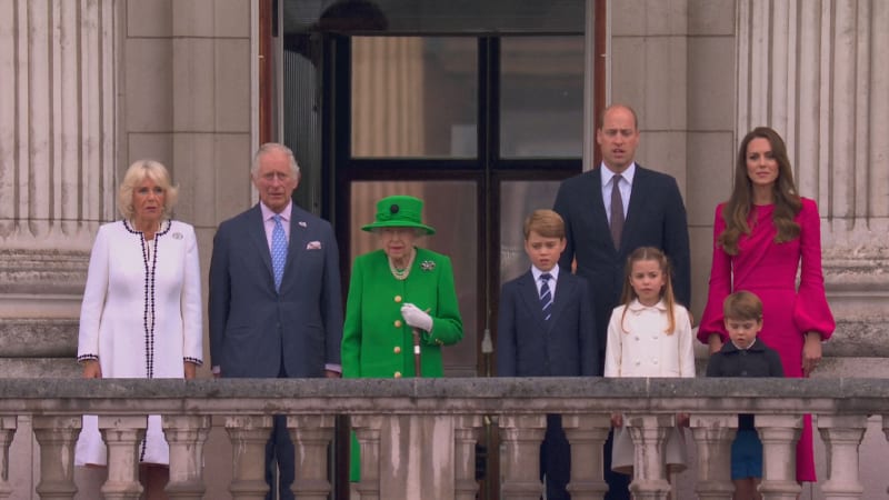 Královna se v poslední den oslav znovu objevila na balkoně.