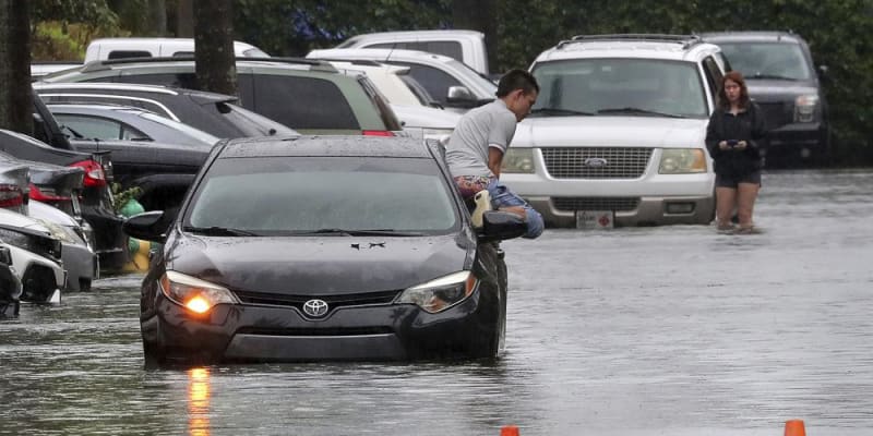 Floridu a Kubu zasáhly silné deště