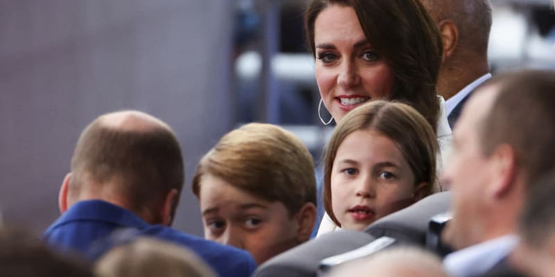 Princ William a Kate, vévodkyně z Cambridge, se svými dětmi princem Georgem a princeznou Charlotte se účastní koncertu k platinovému jubileu.