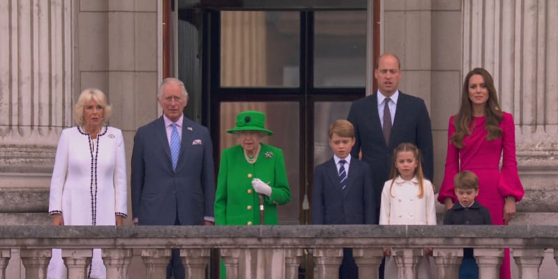 Královna se v poslední den oslav znovu objevila na balkóně.