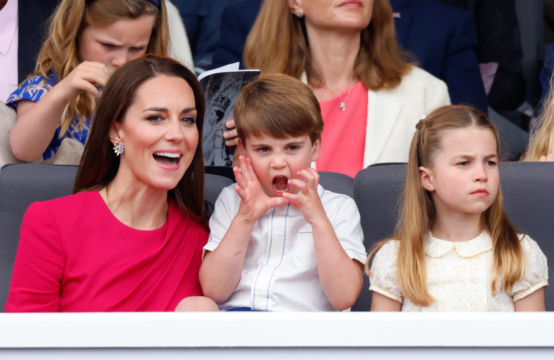 Catherine, vévodkyně z Cambridge, a princ Louis z Cambridge se účastní platinové přehlídky na The Mall 5. června 2022 v Londýně.