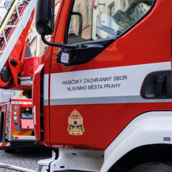 Noční požár bytu v centru Prahy nepřežil jeden člověk