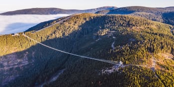 Procházka sto metrů nad zemí. Nejdelší visutý most na světě najdete na Dolní Moravě