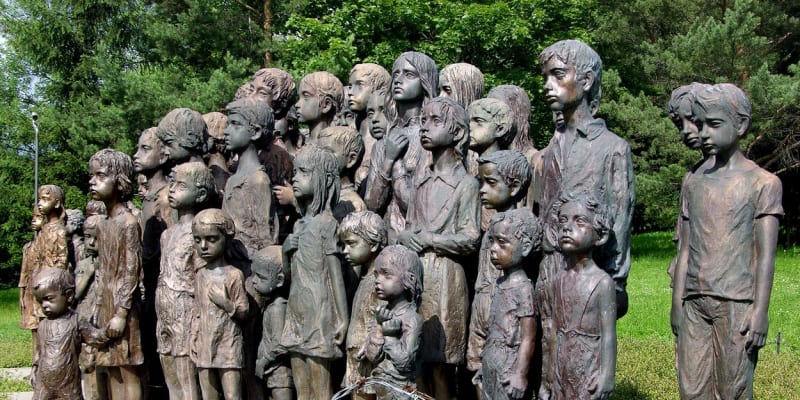 Pomník 82 lidických dětí zavražděných v koncentračních táborech