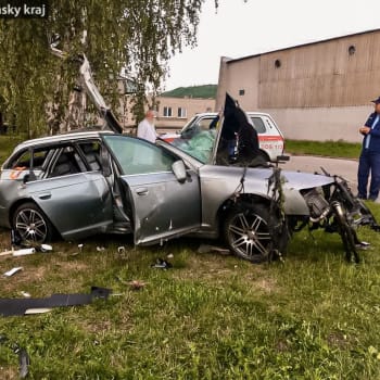 Okolnosti i příčiny tragické dopravní nehody u Levic se vyšetřují.