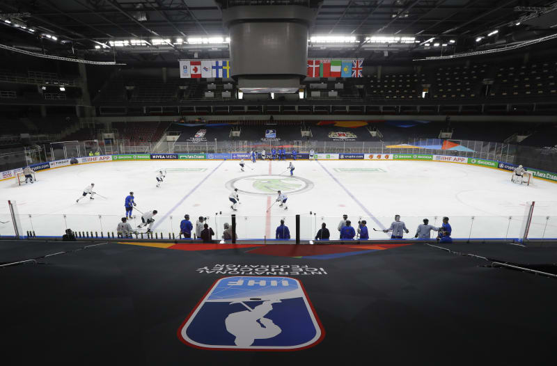 Lotyšsko hostilo MS v hokeji v roce 2021. Kvůli koronavirové pandemii se však šampionát odehrál bez účasti fanoušků na stadionech.