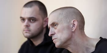 Britové, které na Ukrajině zajali Rusové, přiznali u soudu vinu. Hrozí jim vězení i smrt