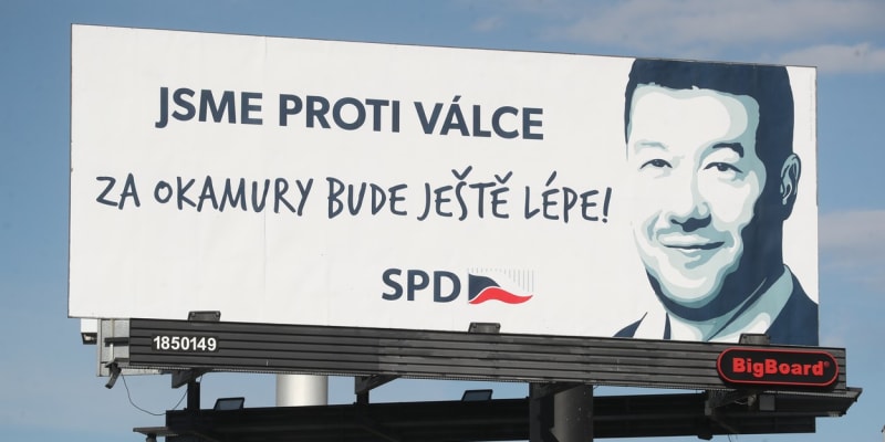 Billboard hnutí SPD, který je podobný kampani hnutí ANO.