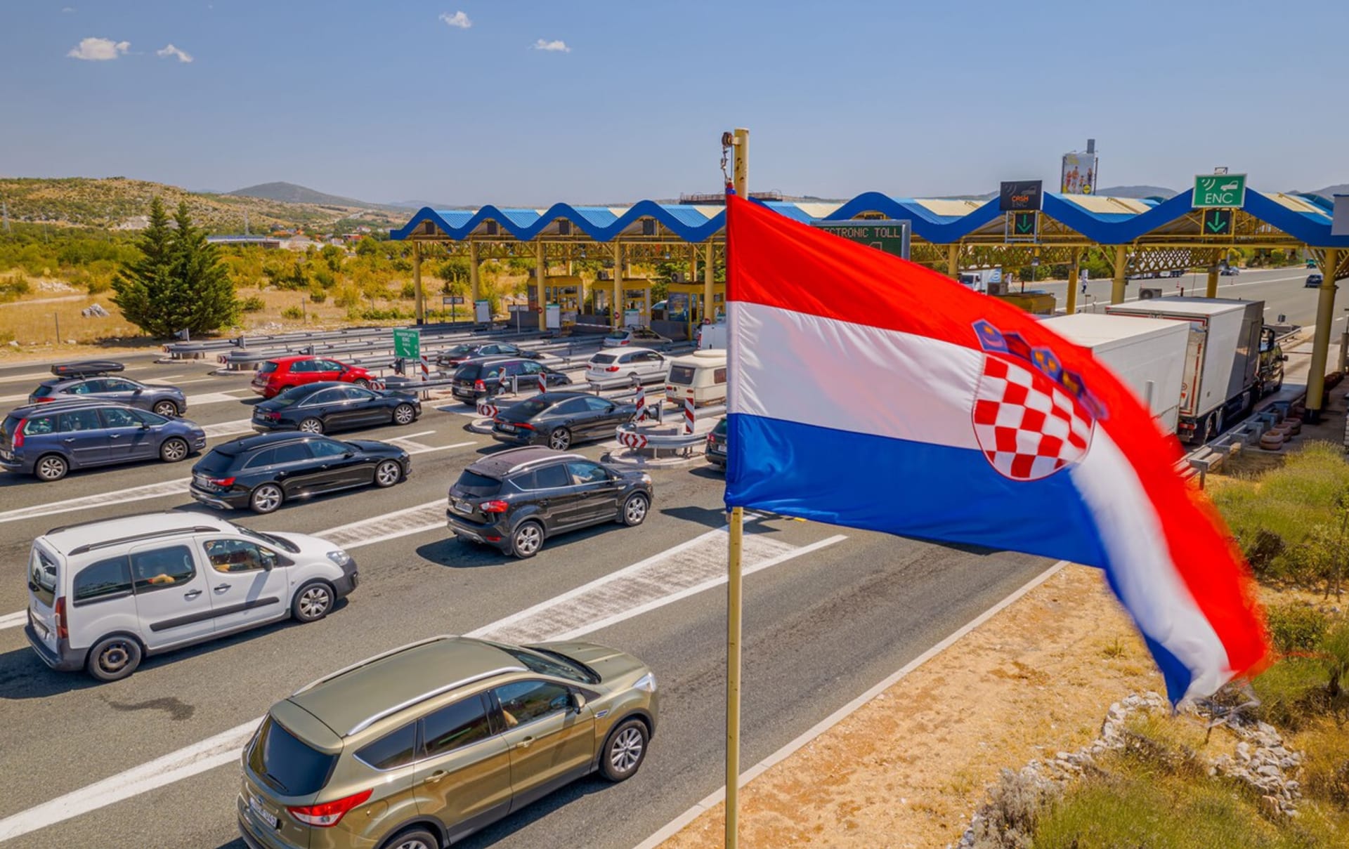 Letní sezóna představuje v Chorvatsku žně také pro policejní, potažmo státní pokladnu. Neukázněných řidičů je stále dostatek.