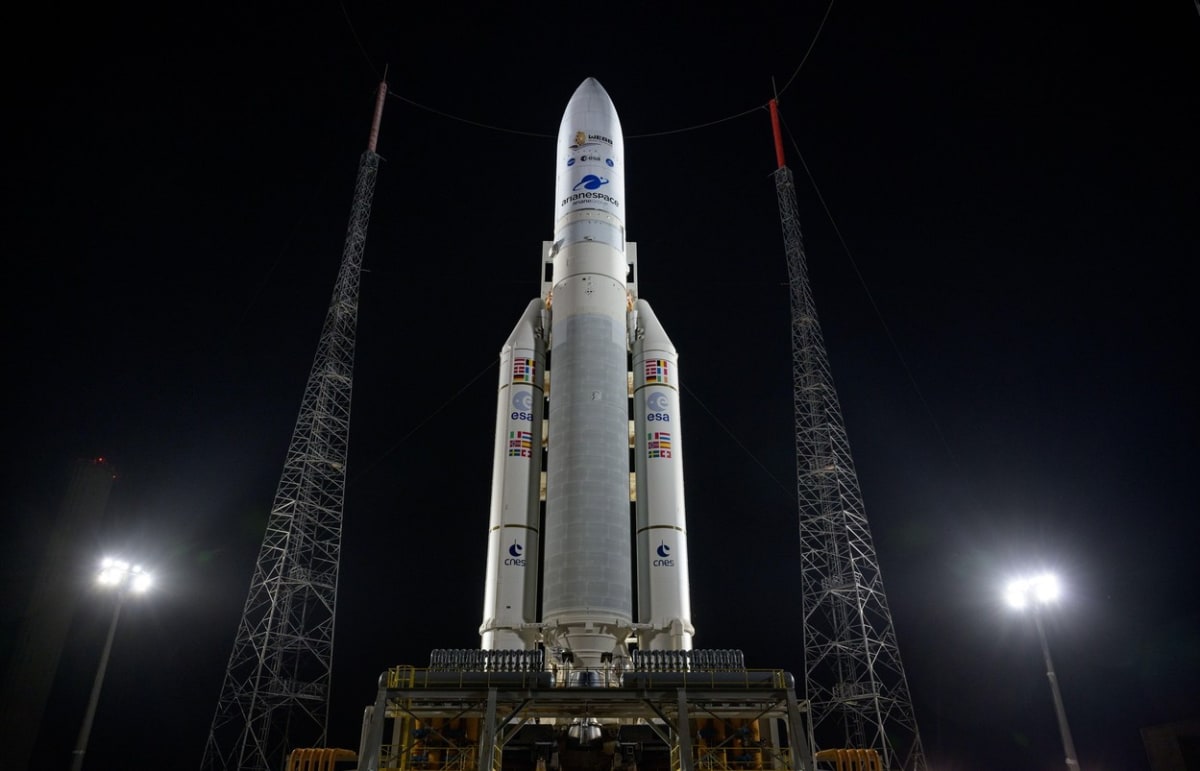 Raketa Ariane 5 připravena ke startu k vynesení Webbova teleskopu do kosmu