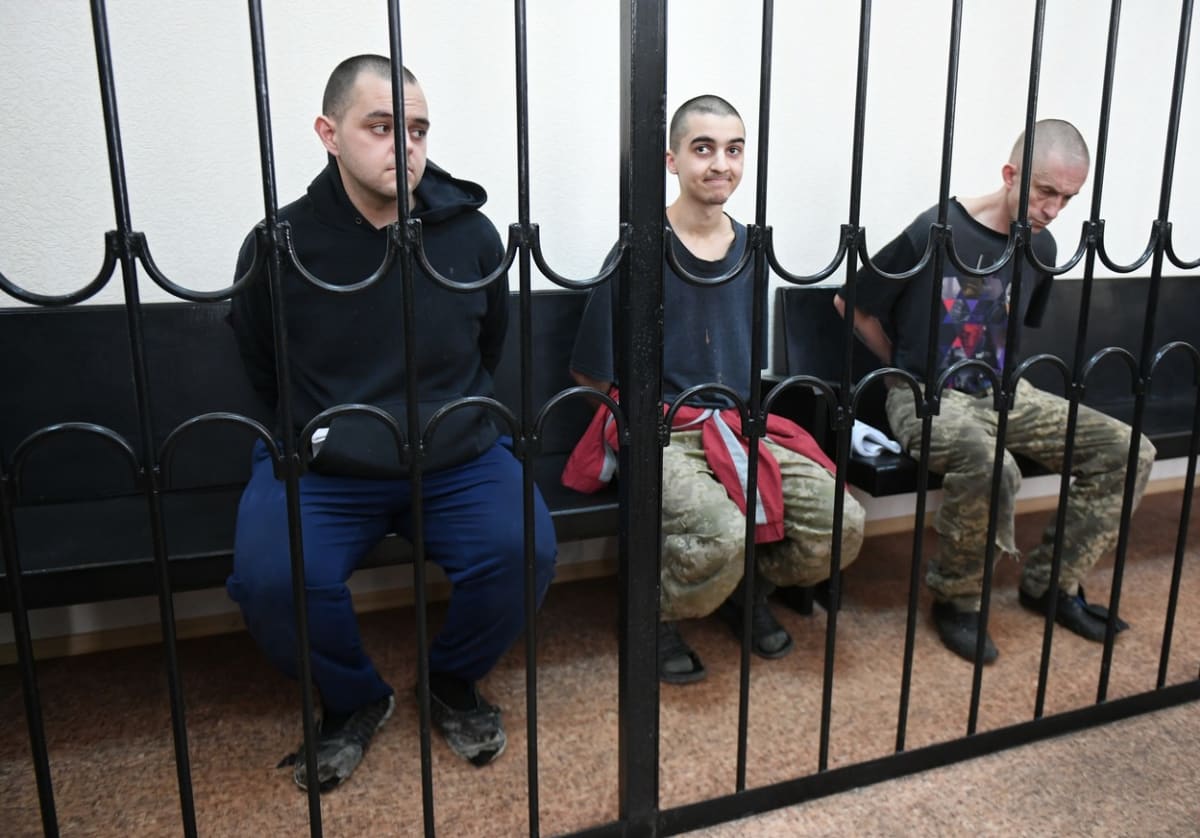 Soud v samozvané Doněcké lidové republice na Ukrajině dnes odsoudil k trestu smrti dvojici Britů a občana Maroka,