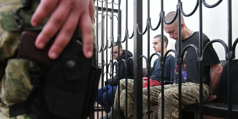 Soud v samozvané Doněcké lidové republice na Ukrajině dnes odsoudil k trestu smrti dvojici Britů a občana Maroka,