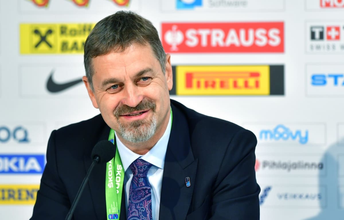 Petr Bříza se rozhodl z boje o post hokejového prezidenta odstoupit.