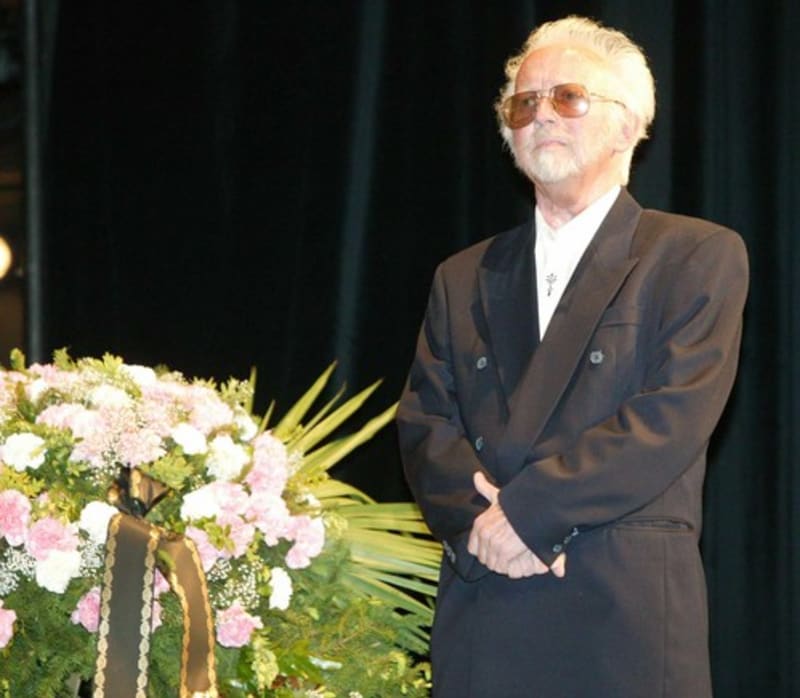 Stanislav Fišer na pohřbu Stelly Zázvorkové v roce 2005