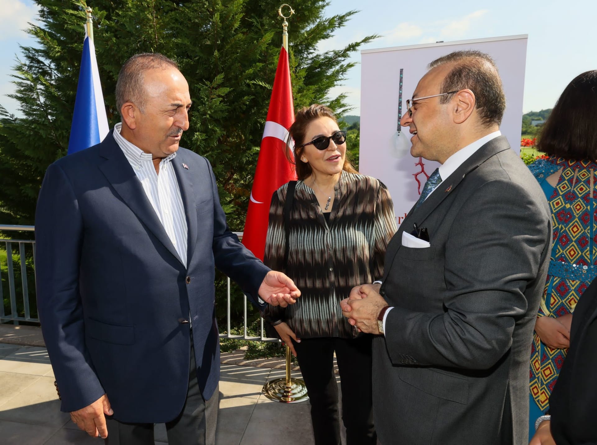Turecký ministr zahraničí Mevlüt avuoglu zavítal během oficiální návštěvy Česka také na turecký festival v Berouně, který pořádá turecké velvyslanectví v Česku