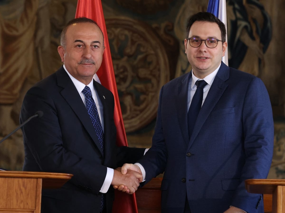 Ministři zahraničí Česka a Turecka Jan Lipavský a Mevlüt Çavuşoglu po společném jednání