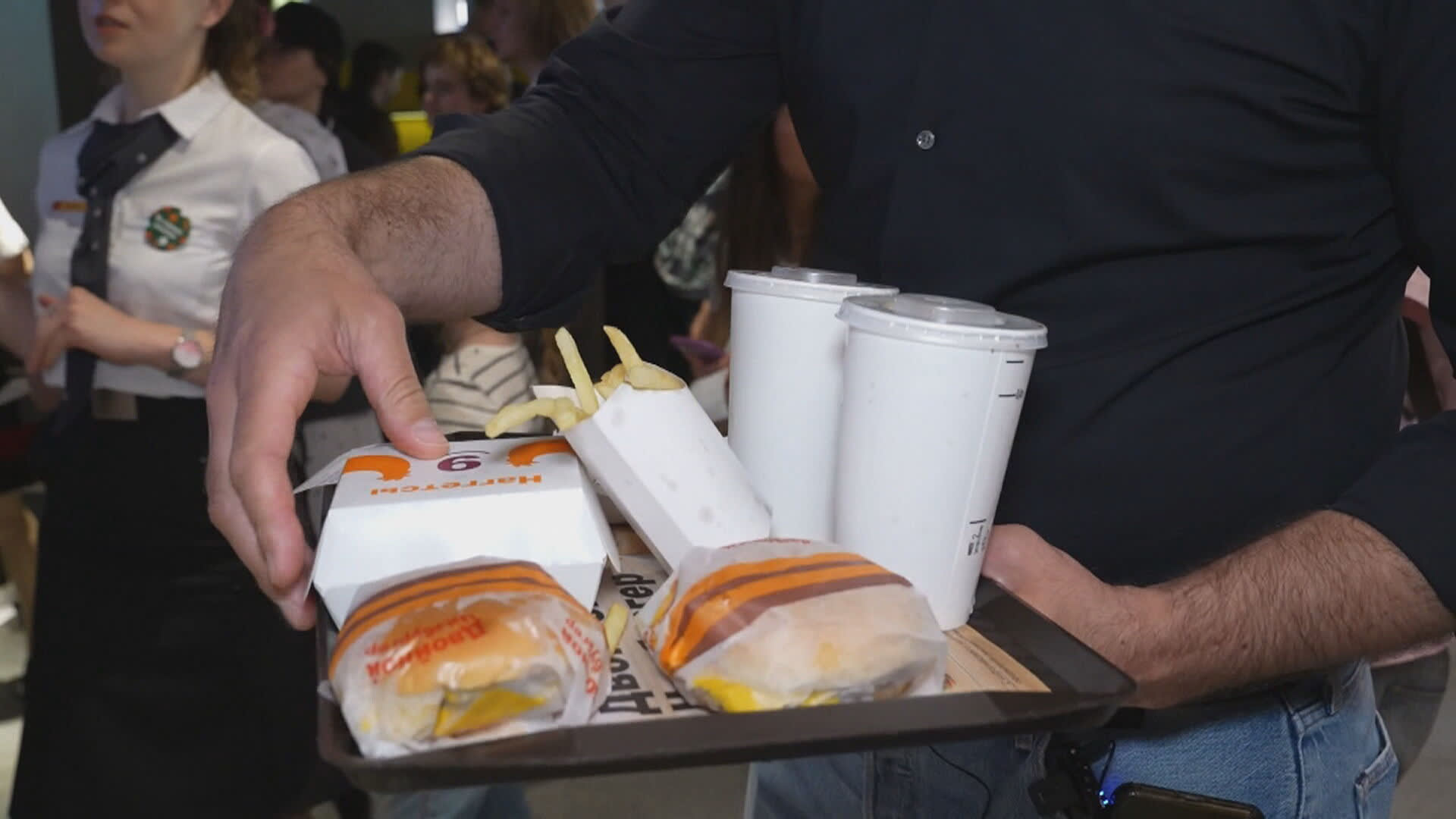 V Rusku otevřel řetězec restaurací Chutně  tečka, který má nahradit McDonalds.