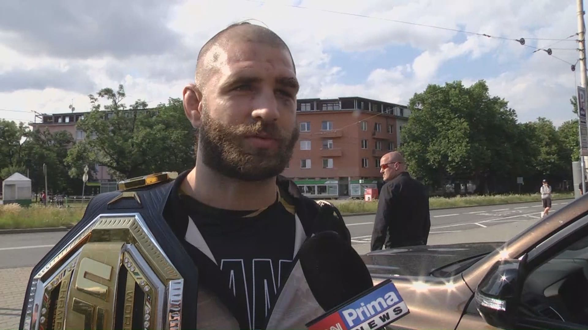 MMA zápasník Jiří Procházka se po triumfu v Singapuru vrátil zpět do Česka. 