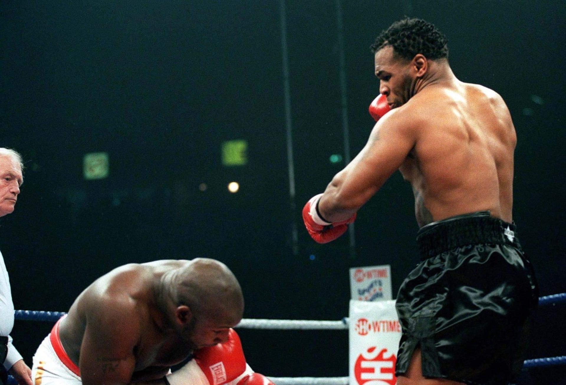 Julius Francis si to v roce 2000 rozdal i Mikem Tysonem, který mu uštědřil KO
