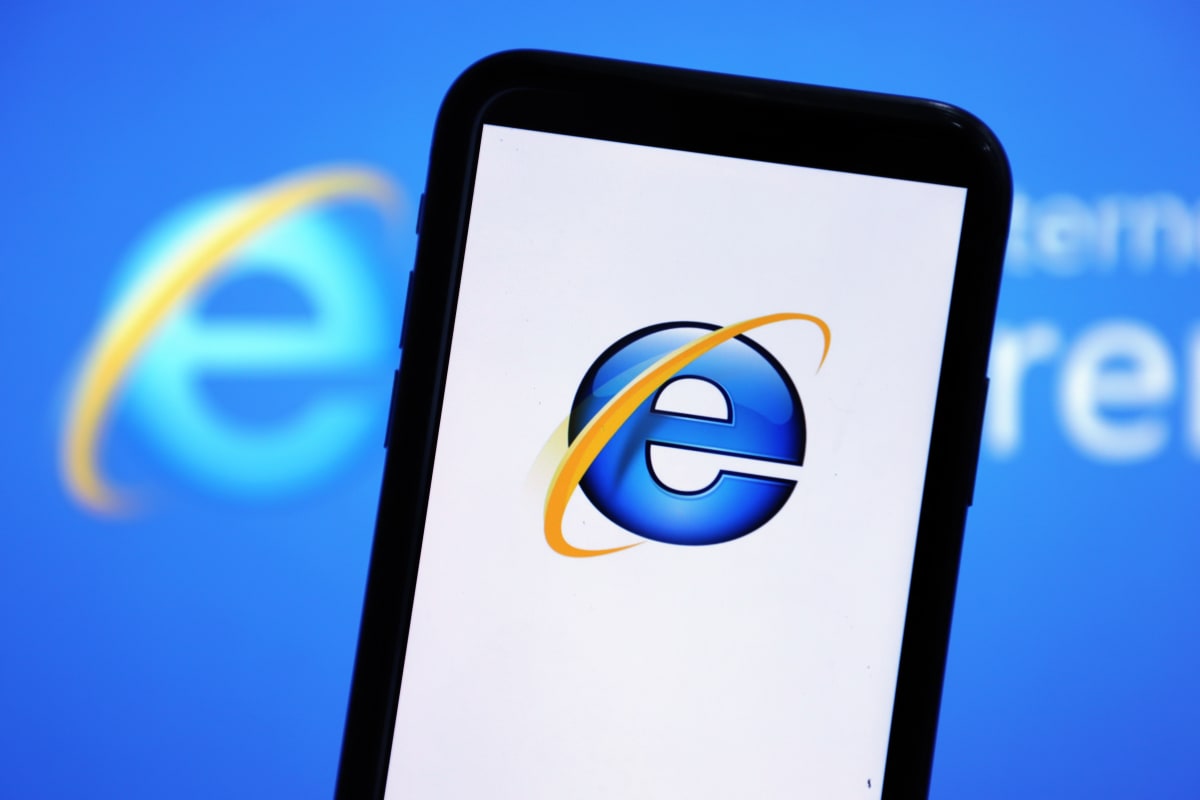 První verzi internetového prohlížeče Internet Explorer představila americká firma Microsoft 16. srpna 1995.