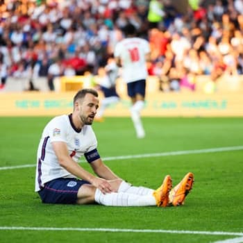 Angličané prohráli doma v rámci Ligy národů s Maďarskem 0:4. Takovým rozdílem a bez vstřelené branky padli doma poprvé v historii. 