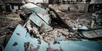 Záběry exploze: Ukrajinci sestřelili ruskou stíhačku. Letoun šel do p*dele, glosoval Kyjev