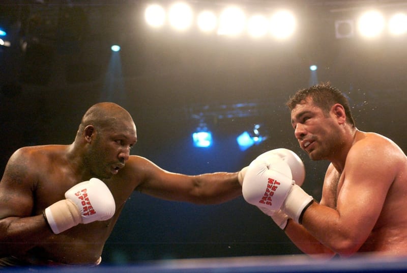Julius Francis a turecký boxer Sinan Samil Sam se utkali v roce 2003 v německém Schwerinu