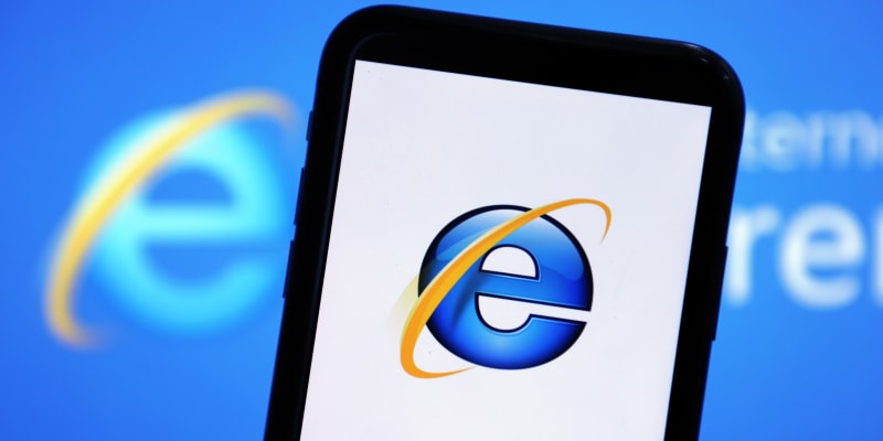 První verzi internetového prohlížeče Internet Explorer představila americká firma Microsoft 16. srpna 1995.